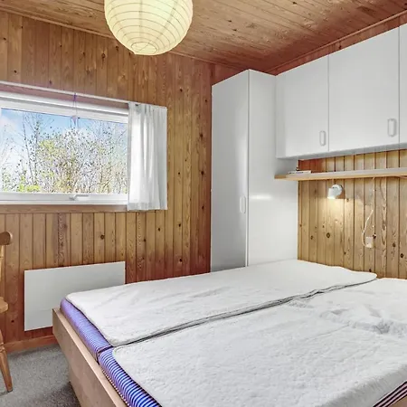 2 Bedroom Lovely In Holiday home