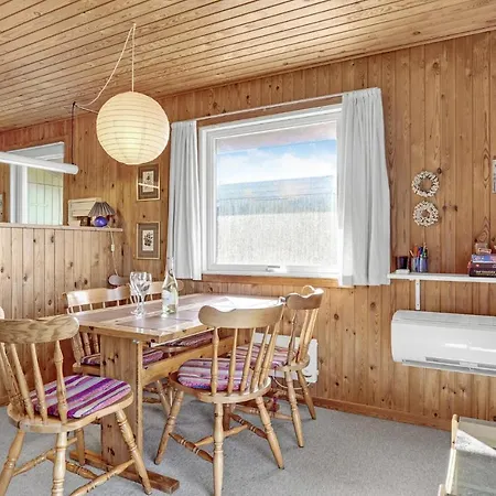 2 Bedroom Lovely In Holiday home